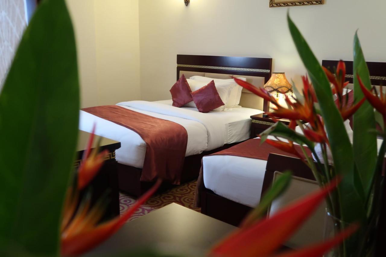 Boulevard Palace Hotel Monrovia Exterior photo