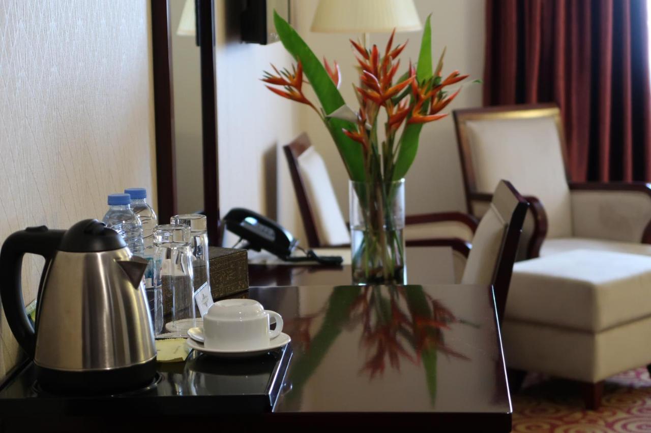 Boulevard Palace Hotel Monrovia Exterior photo