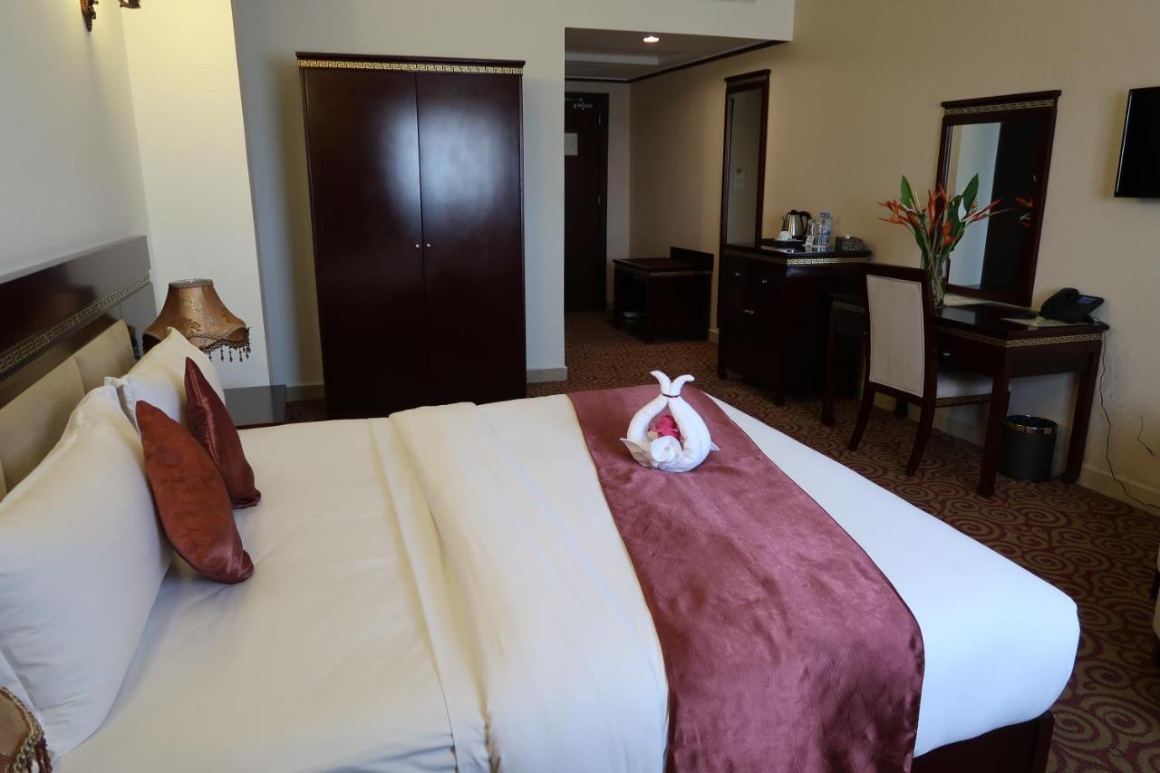 Boulevard Palace Hotel Monrovia Exterior photo