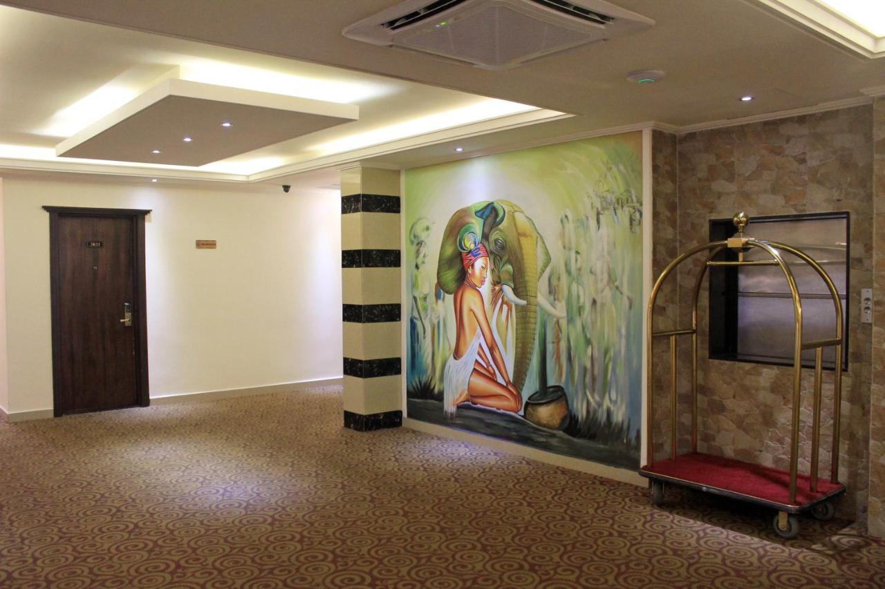 Boulevard Palace Hotel Monrovia Exterior photo