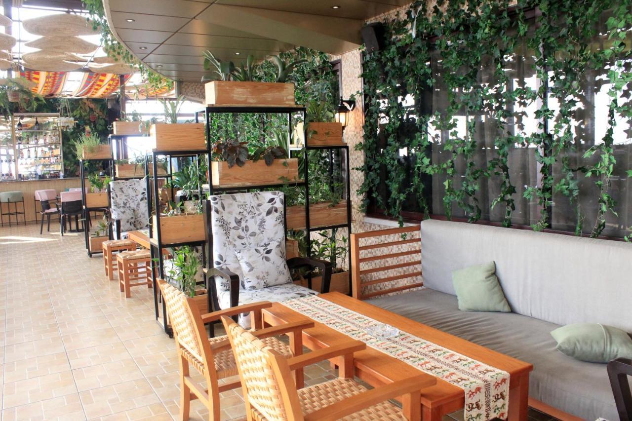 Boulevard Palace Hotel Monrovia Exterior photo
