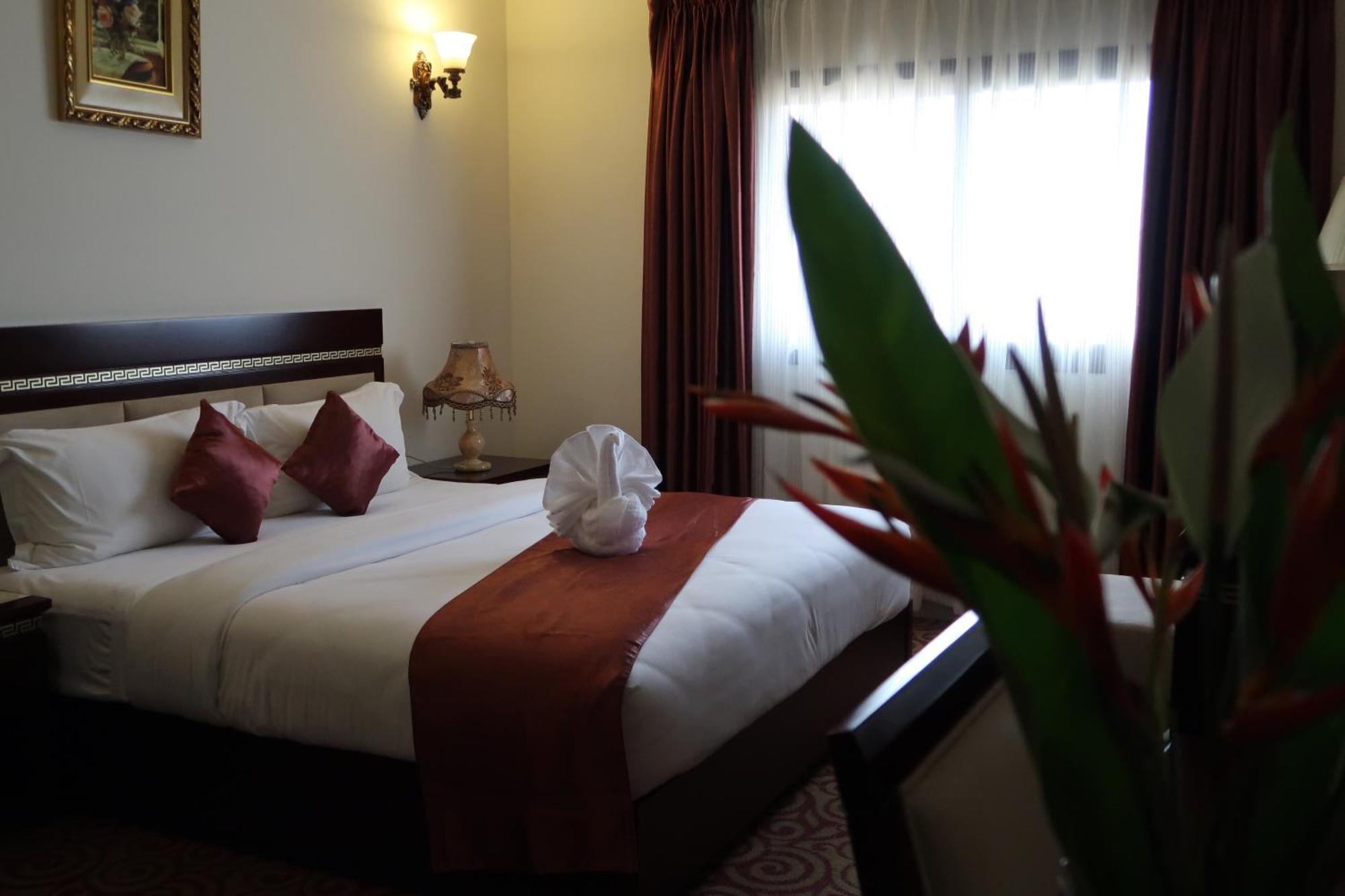 Boulevard Palace Hotel Monrovia Exterior photo